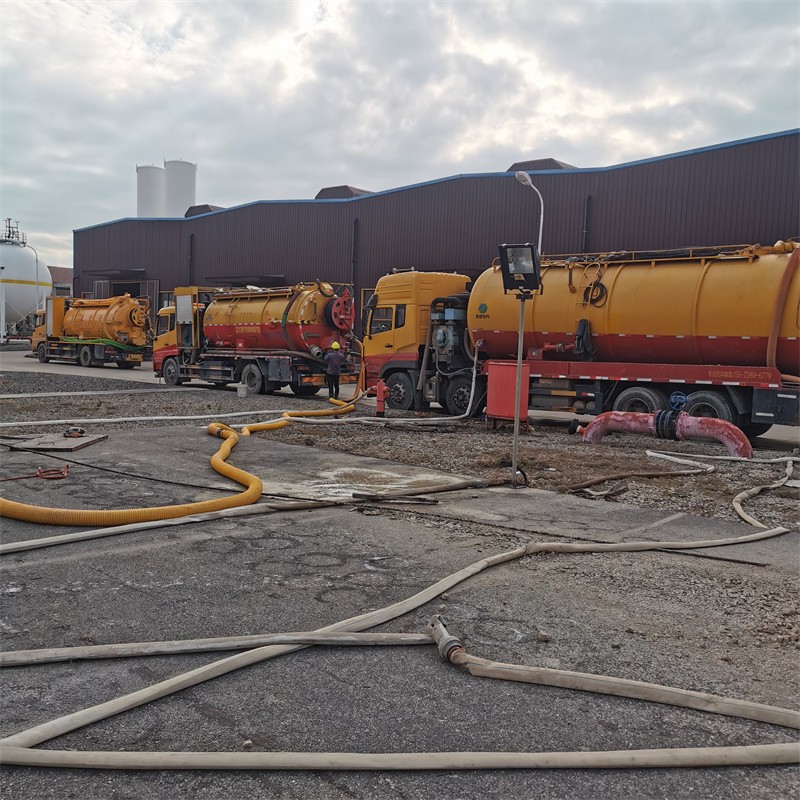 文殊镇污水池清理