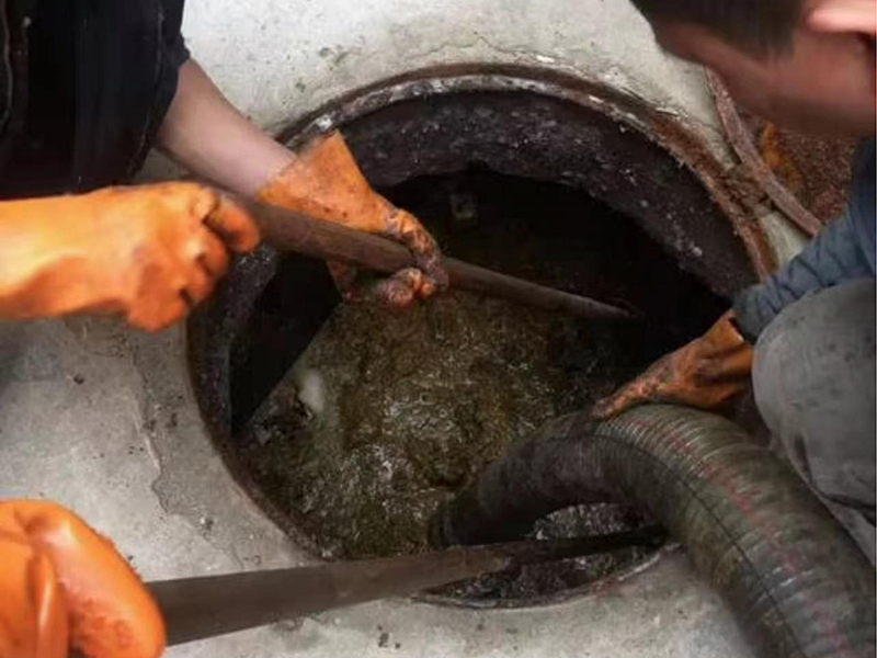 文殊镇清理化粪池时如何避免沼气的危害?